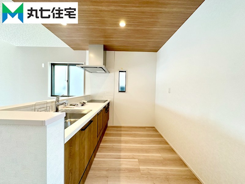 愛知県蒲郡市豊岡町薮田 内観写真（キッチン）