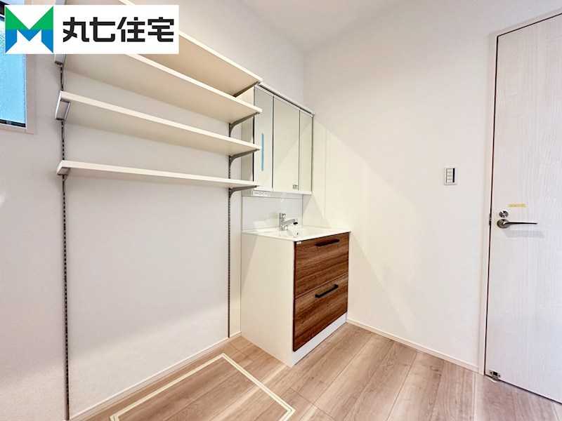 愛知県蒲郡市豊岡町薮田 内観写真（収納）