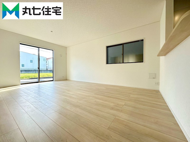 蒲郡市豊岡町平田門　第8② 内観写真（リビング）