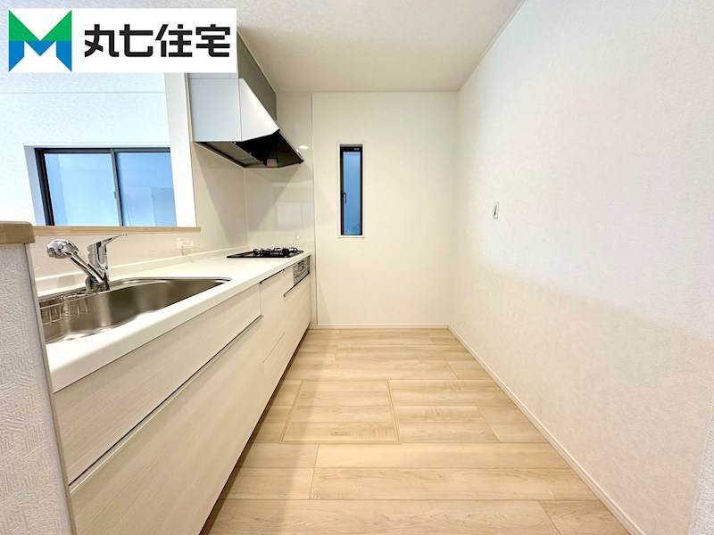 蒲郡市豊岡町平田門　第8② 内観写真（キッチン）