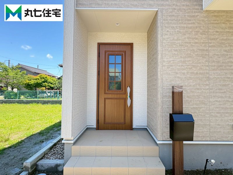 蒲郡市竹谷町井瀬木　2号棟 現地写真（玄関）
