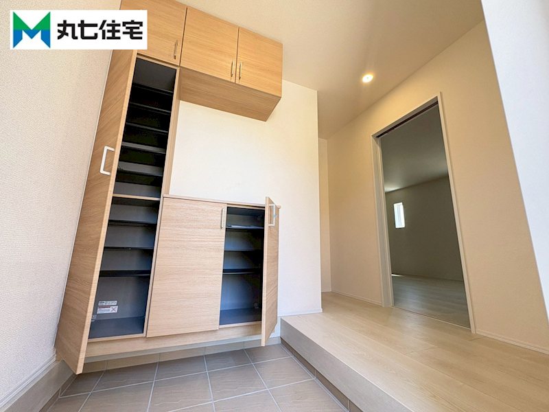 蒲郡市竹谷町井瀬木　2号棟 現地写真（玄関）