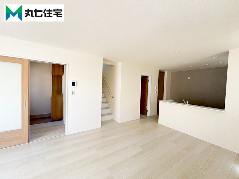 蒲郡市竹谷町井瀬木　2号棟 内観写真（リビング）