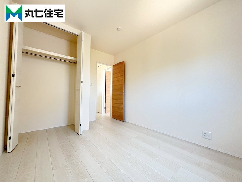 蒲郡市竹谷町井瀬木　2号棟 内観写真（リビング以外の居室）