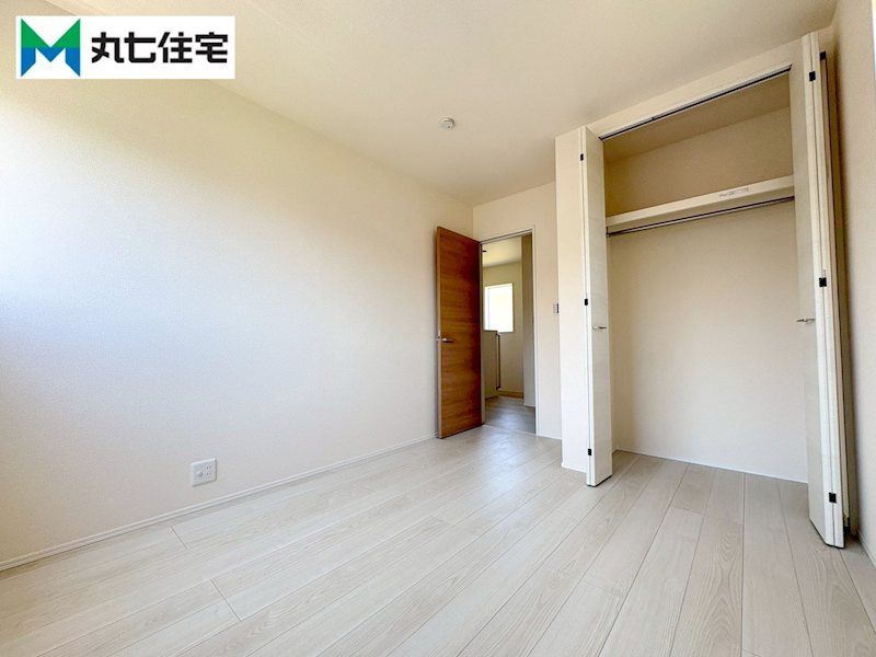 蒲郡市竹谷町井瀬木　2号棟 内観写真（リビング以外の居室）