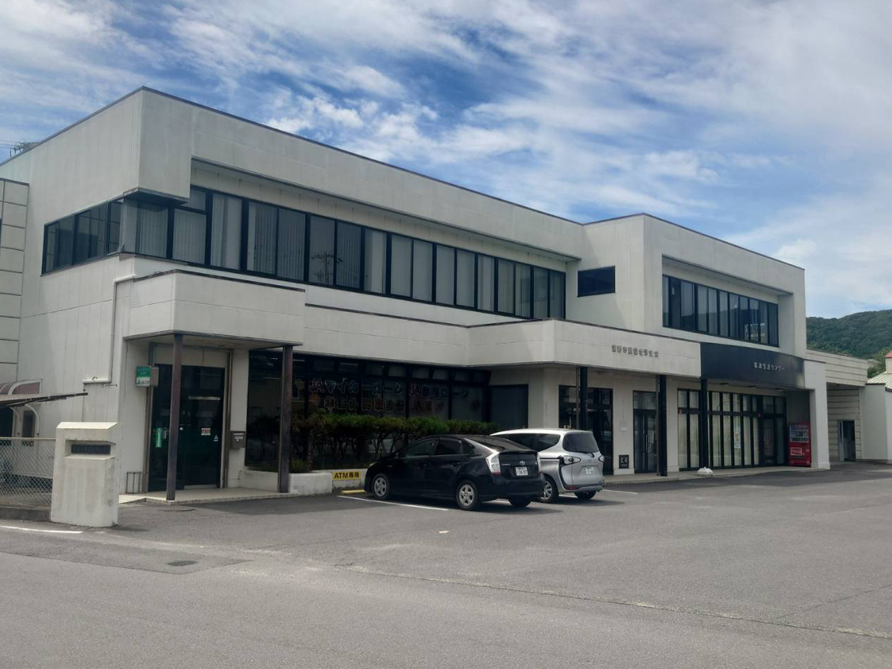 蒲郡市竹谷町井瀬木　2号棟 銀行