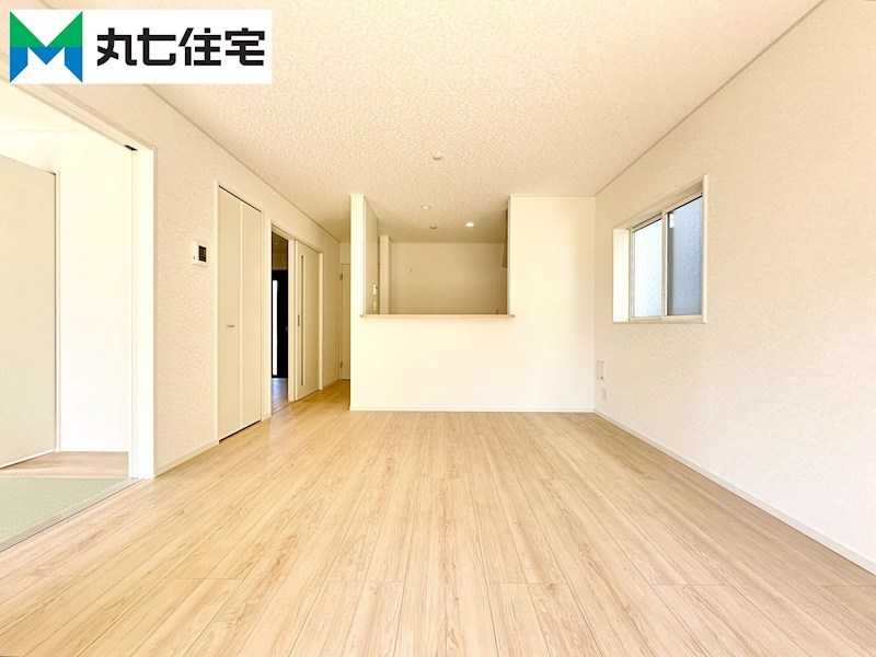 蒲郡市大塚町第13　丸山　1号棟 内観写真（リビング）