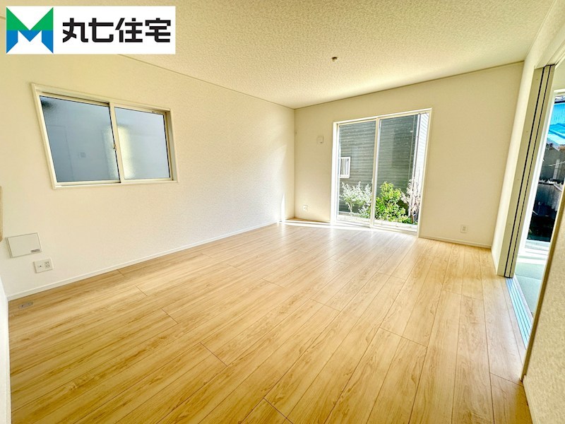 蒲郡市大塚町第13　丸山　1号棟 内観写真（リビング）
