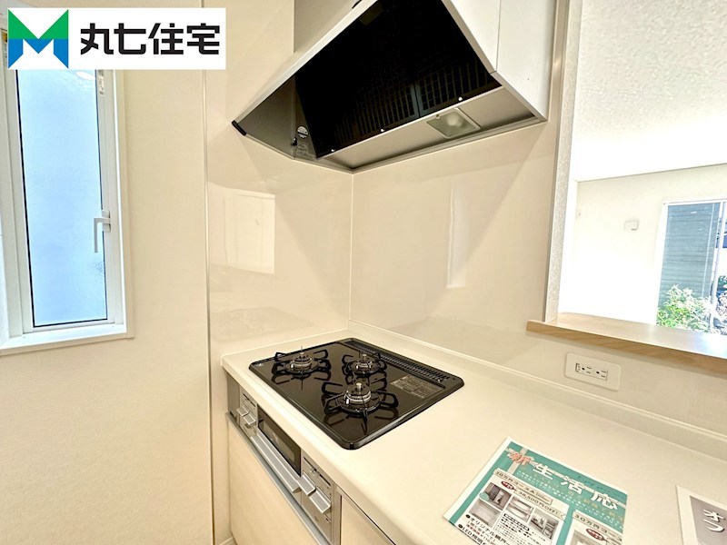 蒲郡市大塚町第13　丸山　1号棟 内観写真（キッチン）