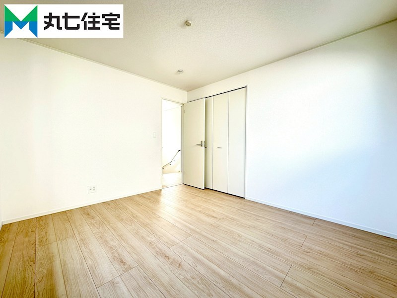蒲郡市大塚町第13　丸山　1号棟 内観写真（リビング以外の居室）