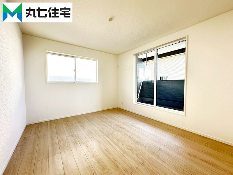 蒲郡市大塚町第13　丸山　1号棟 内観写真（リビング以外の居室）