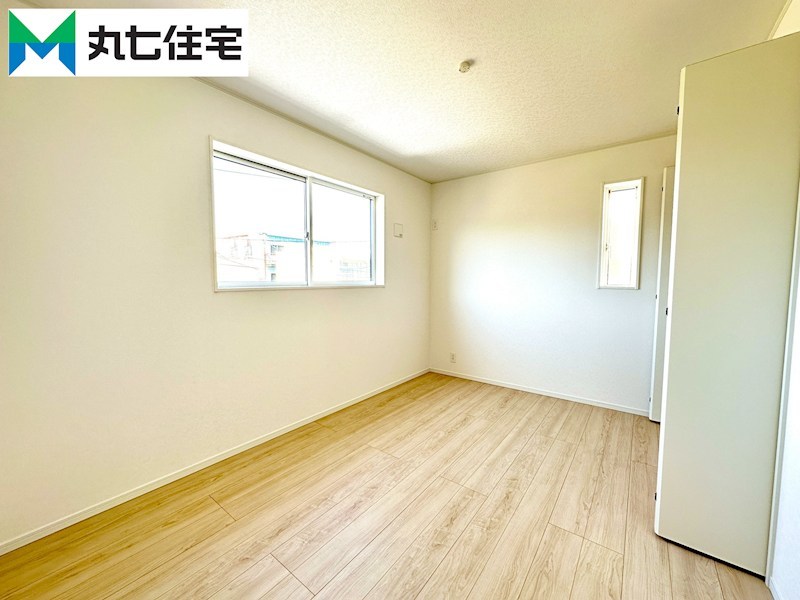 蒲郡市大塚町第13　丸山　1号棟 内観写真（リビング以外の居室）