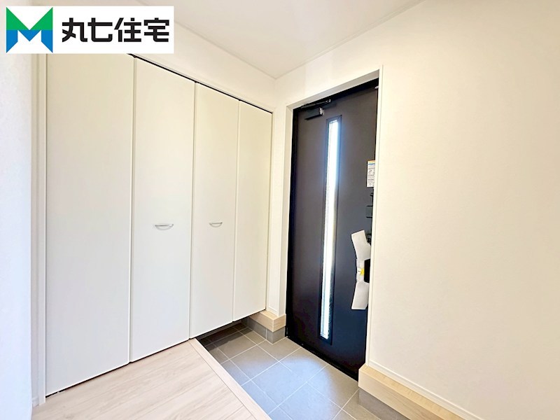 蒲郡市大塚町第13　丸山　1号棟 現地写真（玄関）