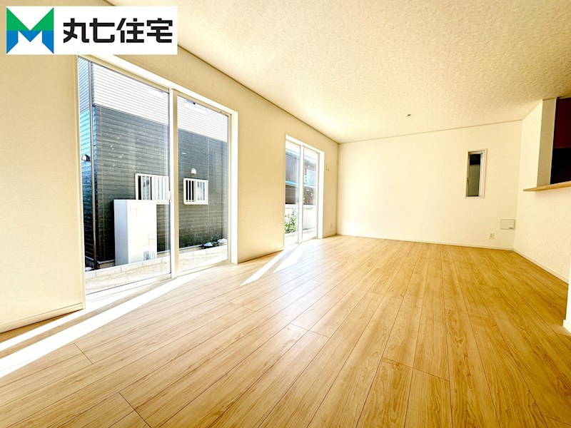 蒲郡市大塚町第13　丸山　2号棟  内観写真（リビング）