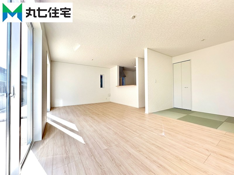 蒲郡市大塚町第13　丸山　2号棟  内観写真（リビング）