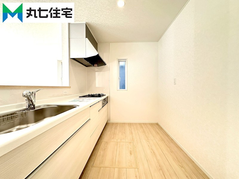 蒲郡市大塚町第13　丸山　2号棟  内観写真（キッチン）
