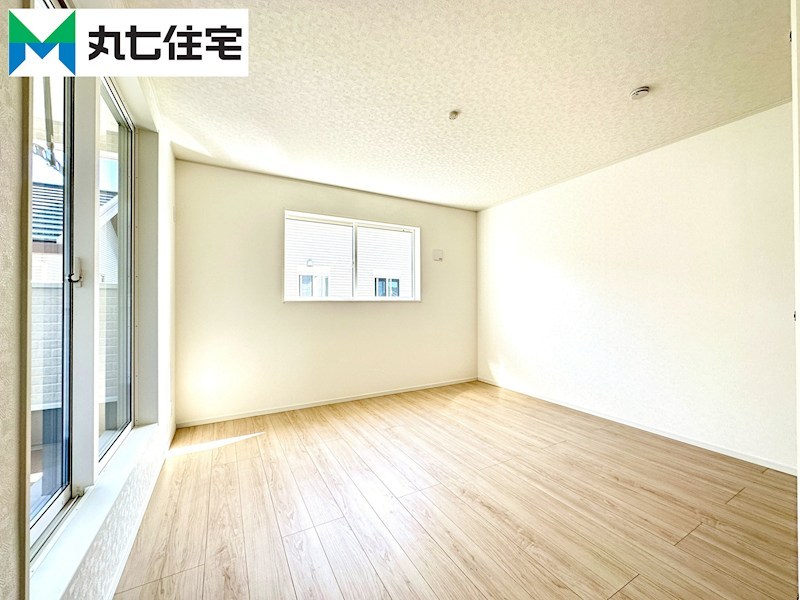 蒲郡市大塚町第13　丸山　2号棟  内観写真（リビング以外の居室）