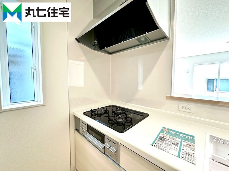 蒲郡市大塚町第13　丸山　3号棟  内観写真（キッチン）