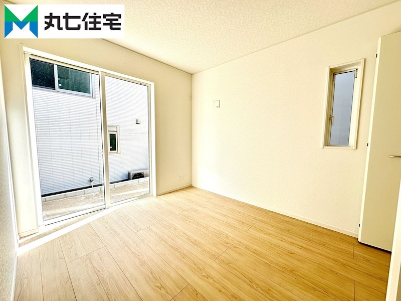 蒲郡市大塚町第13　丸山　3号棟  内観写真（リビング以外の居室）