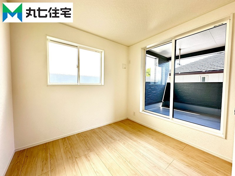 蒲郡市大塚町第13　丸山　3号棟  内観写真（リビング以外の居室）