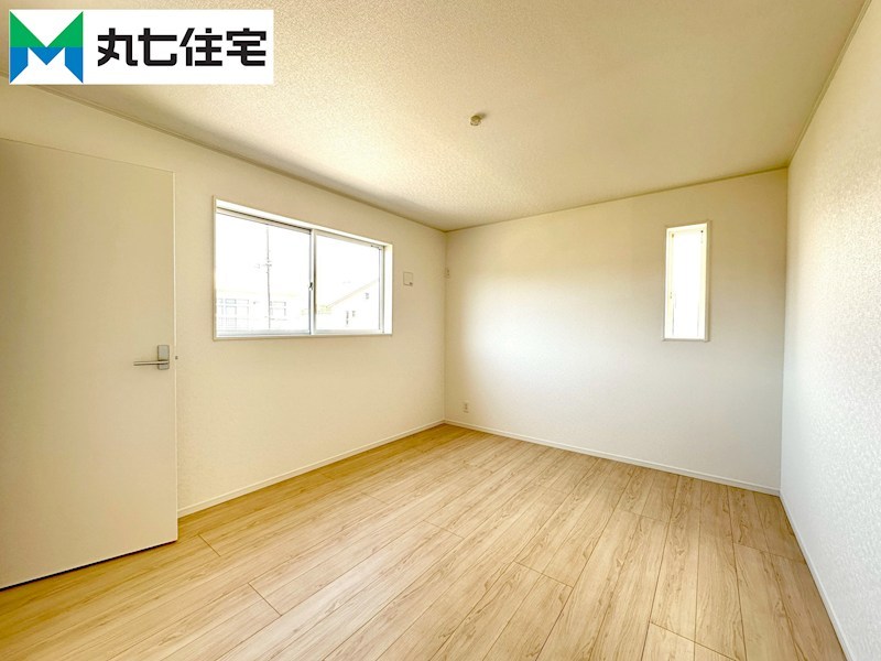 蒲郡市大塚町第13　丸山　3号棟  内観写真（リビング以外の居室）