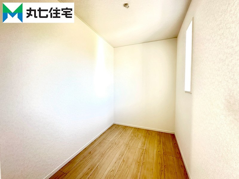 蒲郡市大塚町第13　丸山　3号棟  内観写真（リビング以外の居室）