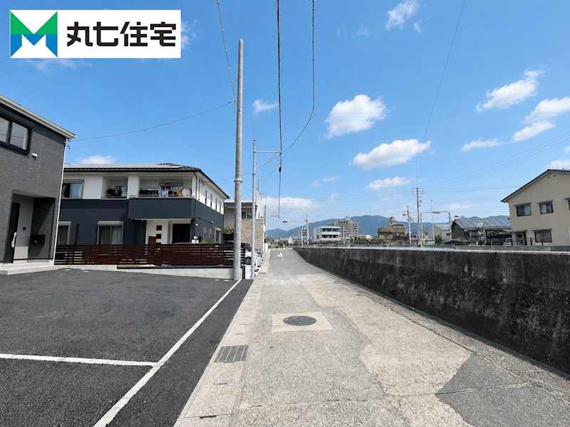 蒲郡市竹島町第4　2号棟  現地写真（前面道路含む現地写真）