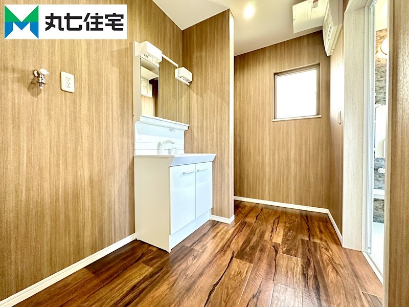 豊橋市大岩町沢渡11番11 内観写真（洗面台・洗面所）