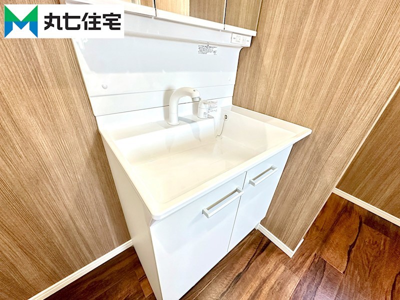 豊橋市大岩町沢渡11番11 内観写真（洗面台・洗面所）