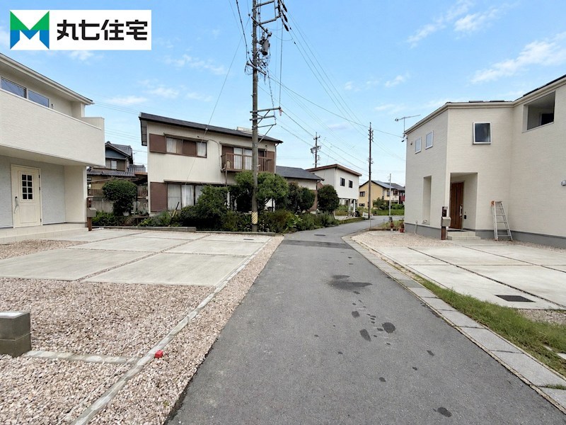 蒲郡市形原町北大明地　1号棟 現地写真（前面道路含む現地写真）