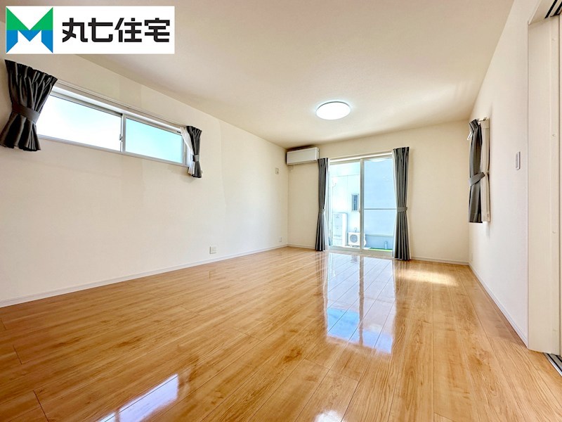豊橋市山田三番町68番地1  内観写真（リビング）