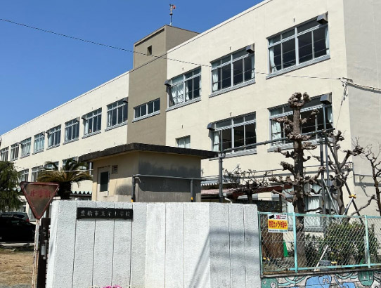 豊橋市山田三番町68番地1  小学校