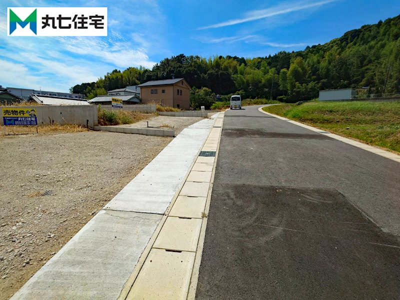 額田郡幸田町大字深溝字上山村13番1【①】、13番3【②】　①区画 現地写真（前面道路含む現地写真）