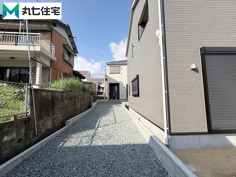 蒲郡市三谷町第13　七舗　1号棟 現地写真（駐車場）