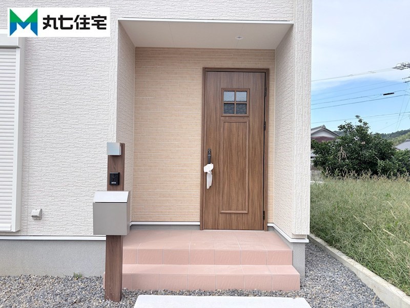 幸田町野場城東　1号棟 現地写真（玄関）