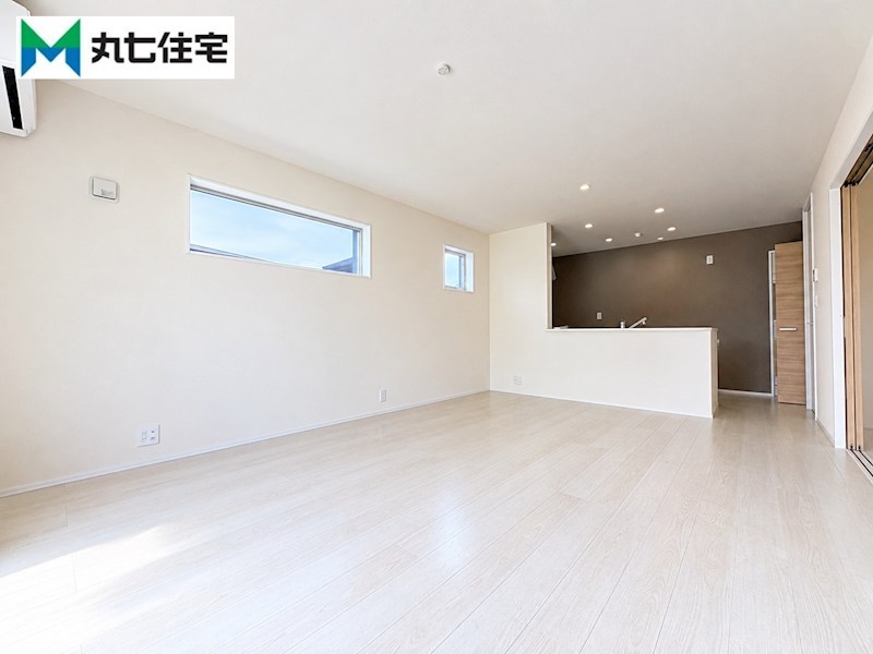 幸田町野場城東　1号棟 内観写真（リビング）