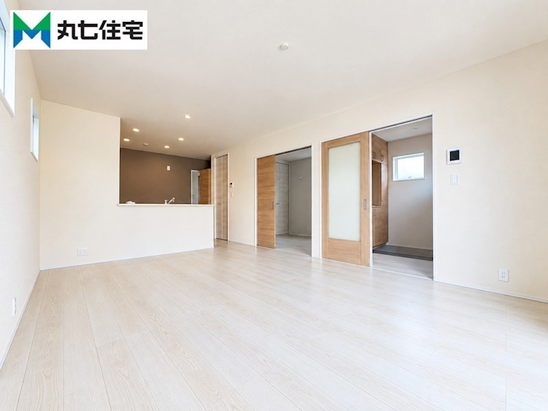 幸田町野場城東　1号棟 内観写真（リビング）