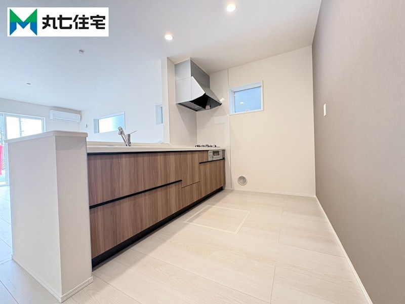 幸田町野場城東　1号棟 内観写真（キッチン）