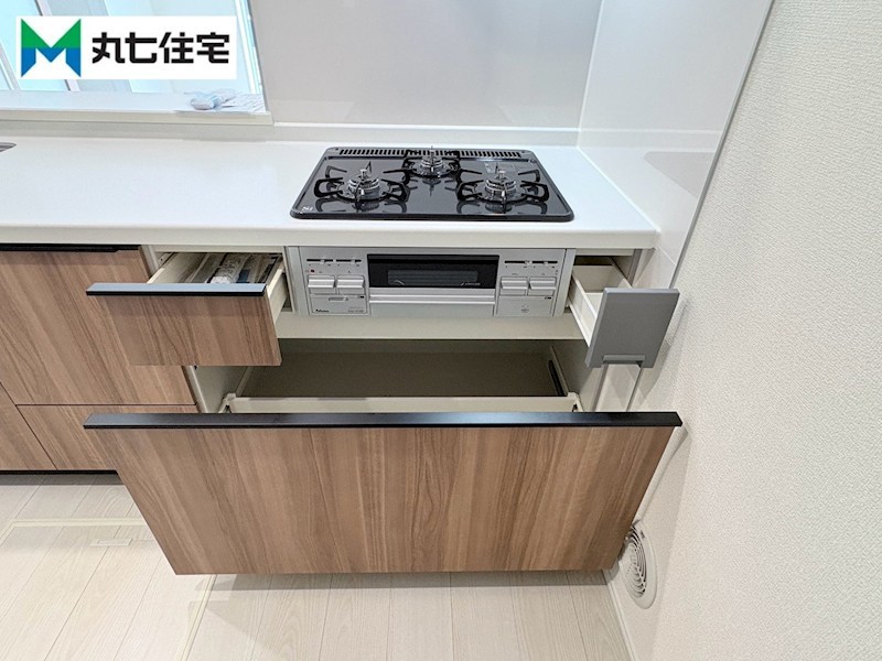 幸田町野場城東　1号棟 内観写真（キッチン）