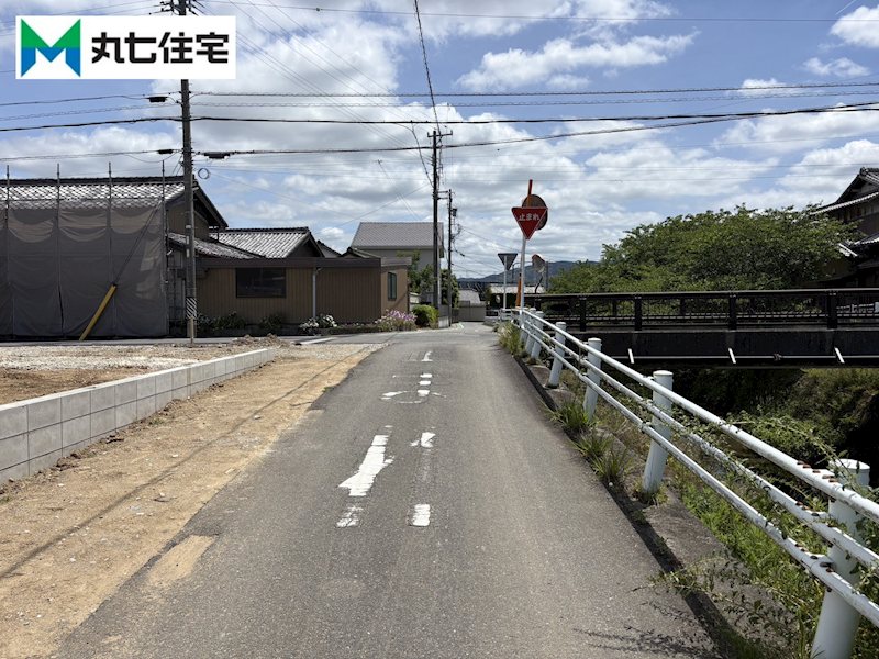 幸田町野場城東　2号棟 現地写真（前面道路含む現地写真）