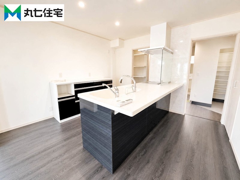 豊川市中野川町２丁目35番2  内観写真（キッチン）