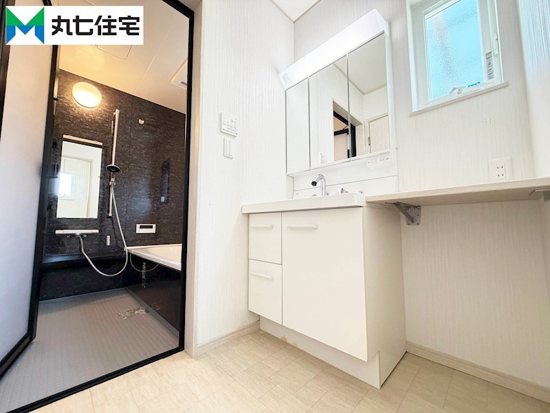 豊川市中野川町２丁目35番2  内観写真（洗面台・洗面所）