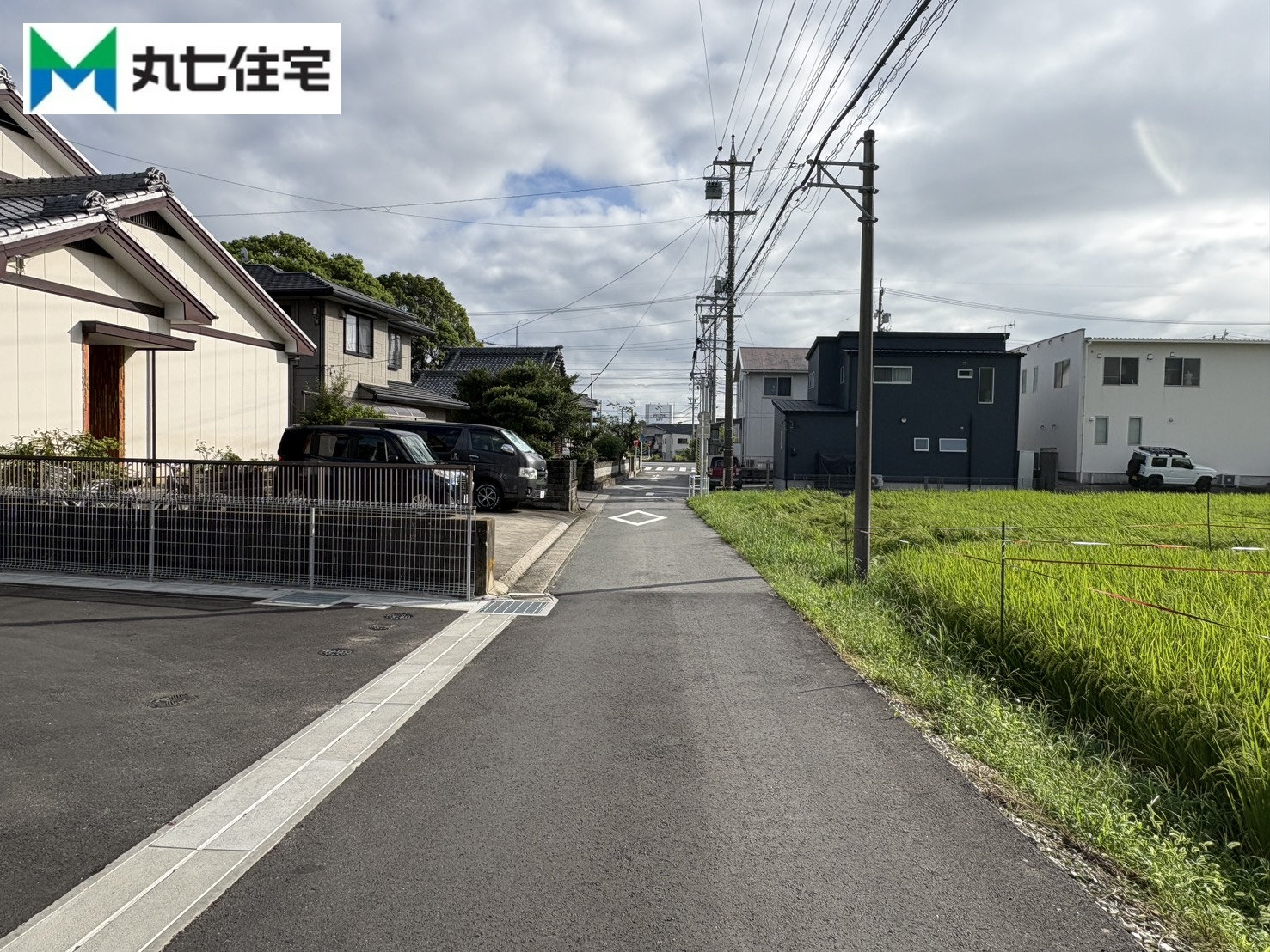 蒲郡市竹谷町　第1　1号棟 現地写真（前面道路含む現地写真）