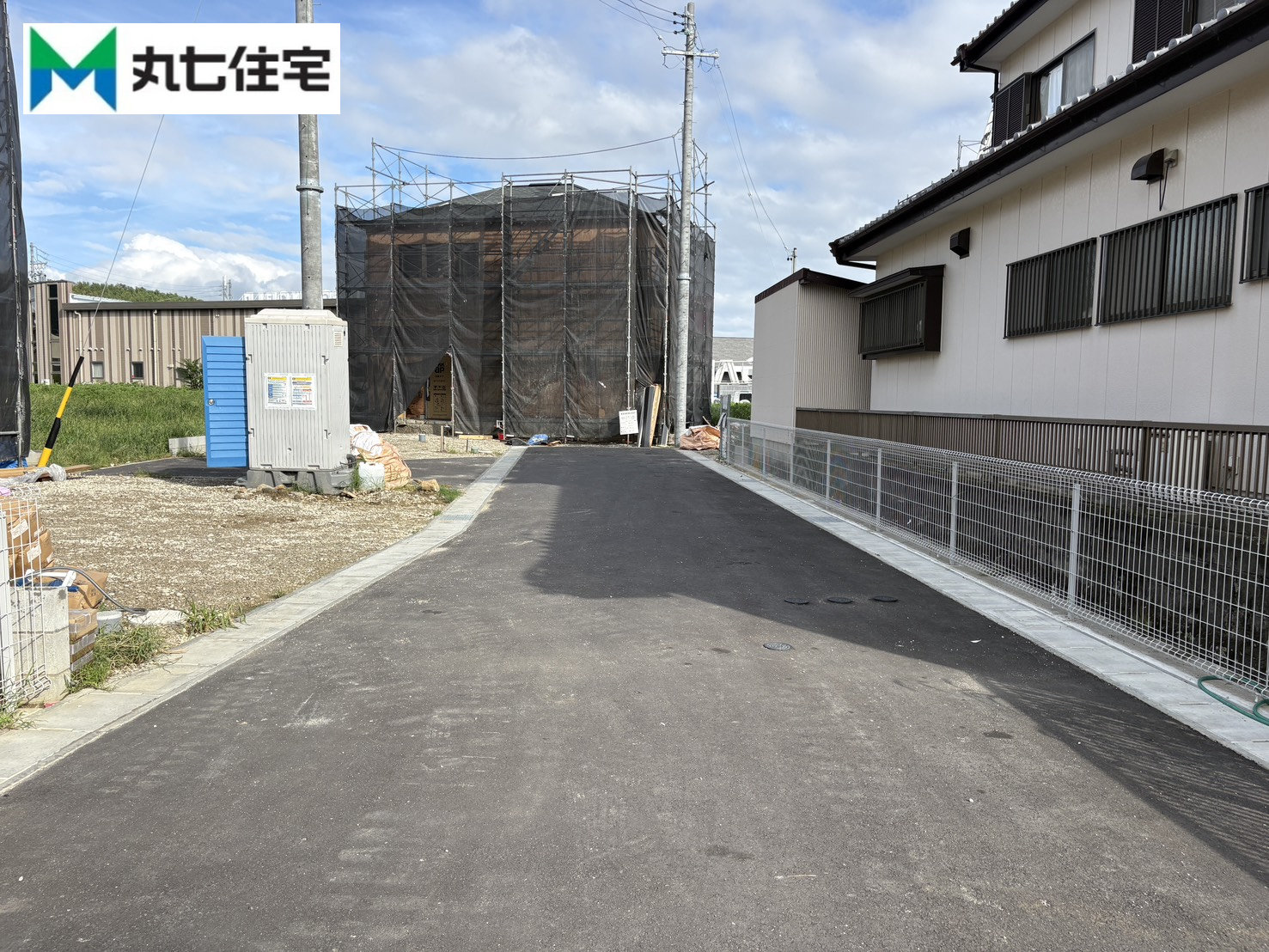 蒲郡市竹谷町　第1　4号棟  現地写真（前面道路含む現地写真）