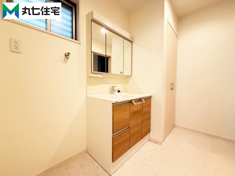 豊川市蔵子６丁目9番地27  内観写真（洗面台・洗面所）