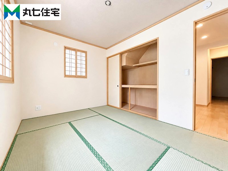 豊川市蔵子６丁目9番地27  内観写真（リビング以外の居室）