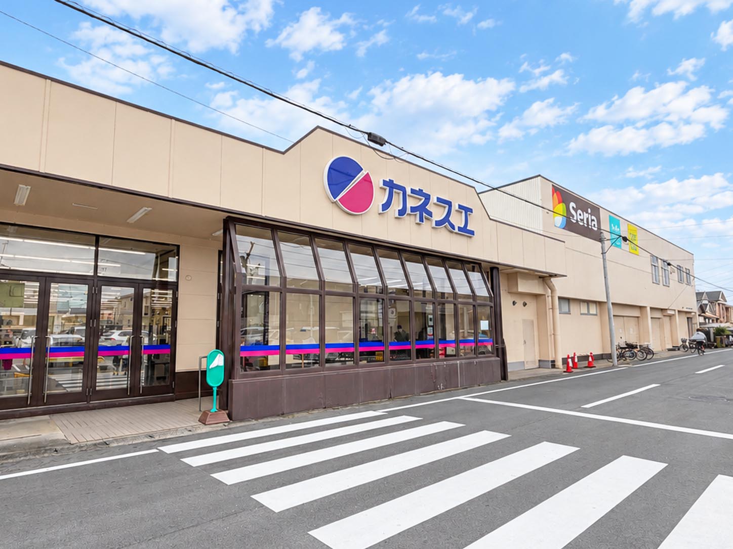 豊川市蔵子６丁目9番地27  スーパー