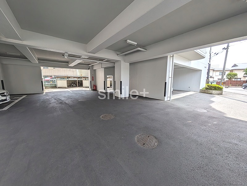 アバンテ岡山壱１番館 共用部写真（駐車場）
