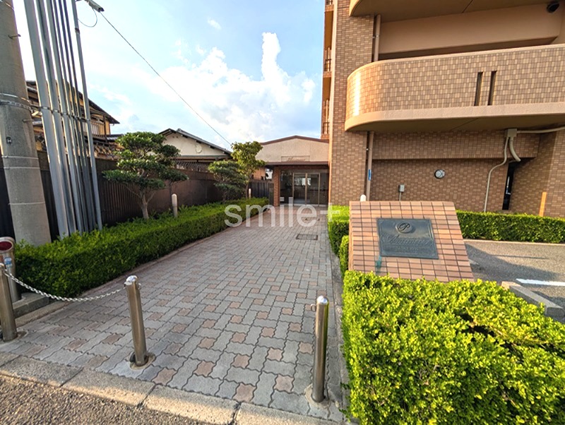アマネセール東古松 共用部写真（エントランス）