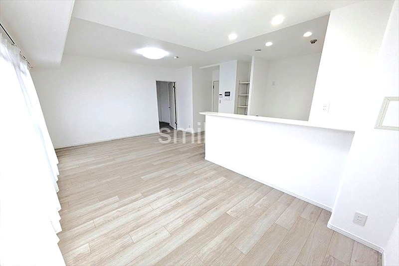 ピュア藤原西町 内観写真（リビング）
